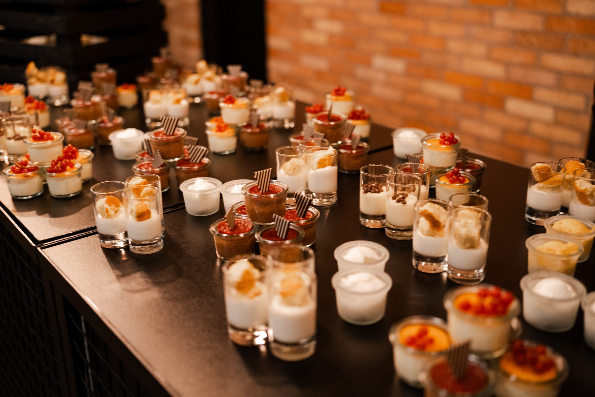 Dessertbuffet in Gläsern — Hochzeitscatering Achtwerk Events Rudersberg